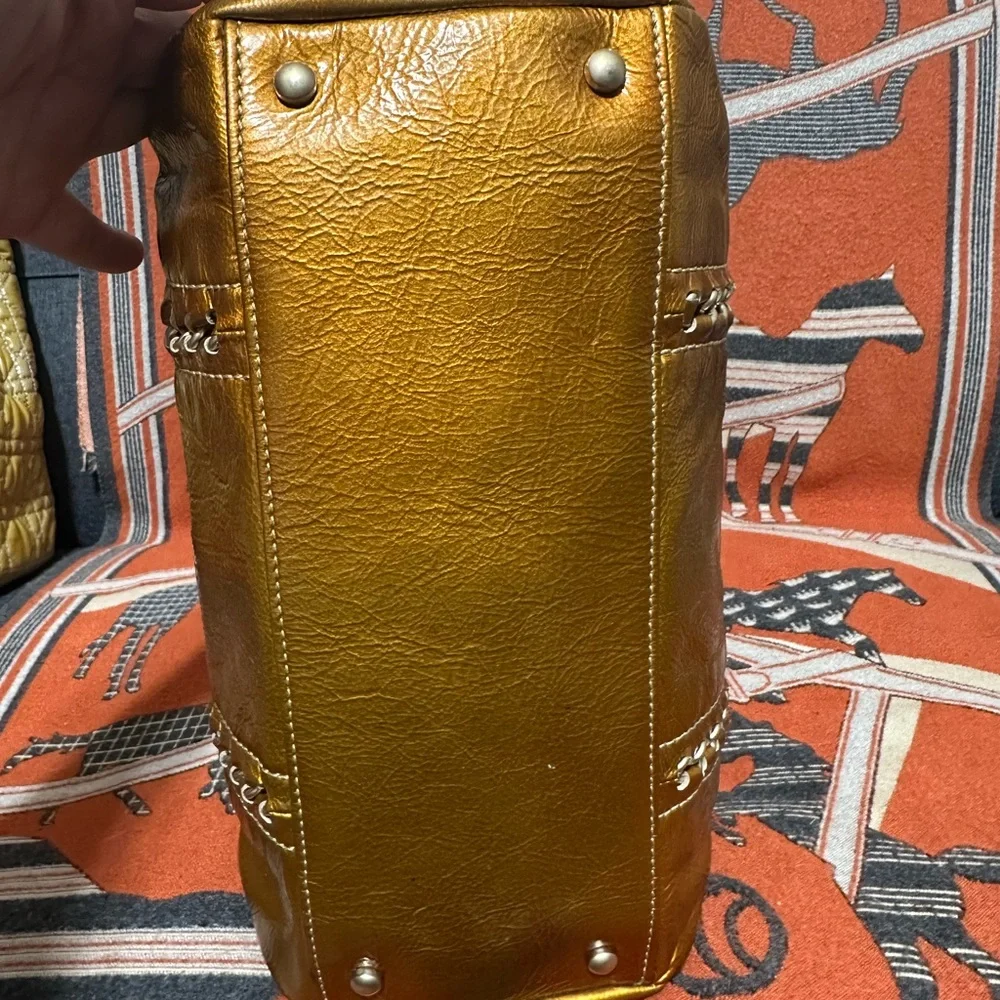 CHANEL ❤️🌟11372068 METTALIC GOLD BOWLING BAG W/ LEATHER LINED INTERIOR⭐️ - Picture 7 of 14